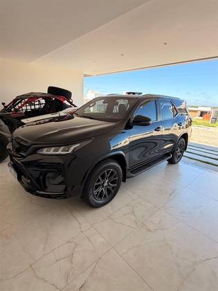 TOYOTA HILUX SW4 2.8 D-4D TURBO DIESEL GR-S 7L 4X4 AUTOMÁTICO